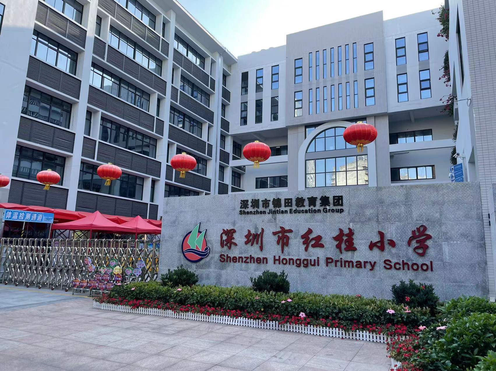 深圳市紅桂小學疫情期間定製一米間距標線貼