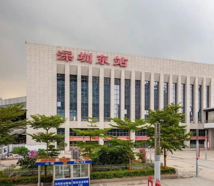深圳地鐵布吉東站所有樓梯台階小方格防滑貼